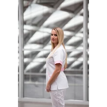 Lia fehér köpeny