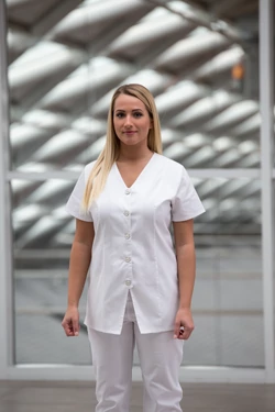 Leona fehér köpeny